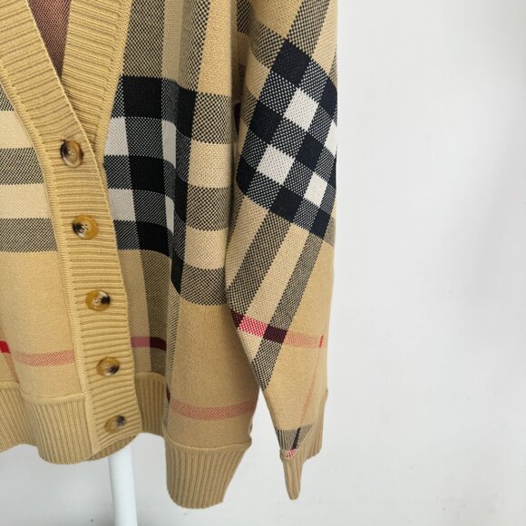 NWOT !Burberry Vintage Check V-neck cardigan - Picture 7 of 12